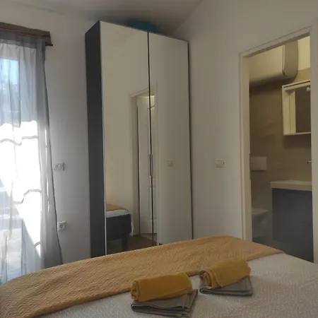 Hotel Bedrooms With Extra Facilities Near Pula *